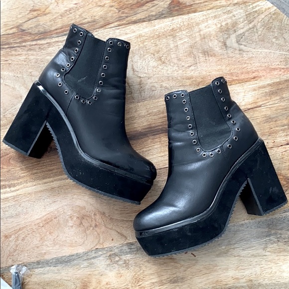 Shoes - Platform booties
